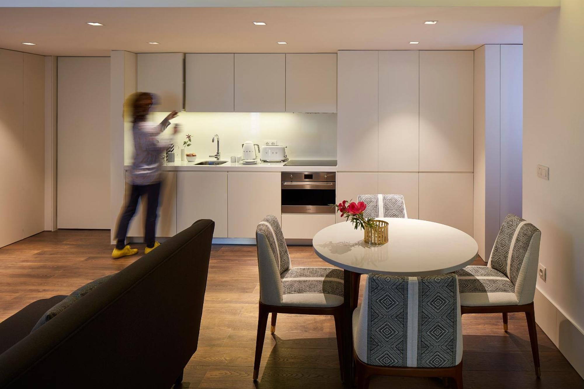 The Lumiares Hotel & Spa - Small Luxury Hotels Of The World Лиссабон Экстерьер фото The kitchen and dining area of a two-bedroom apartment